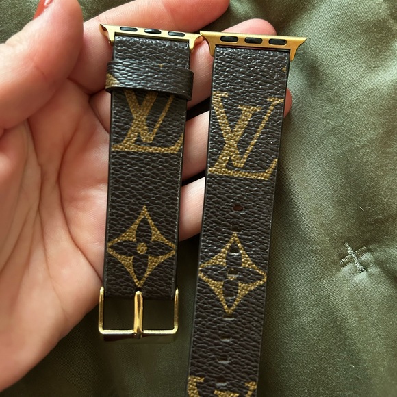 Brown Logo Leather Apple Watch Strap with Gold Buckle - Picture 5 of 8